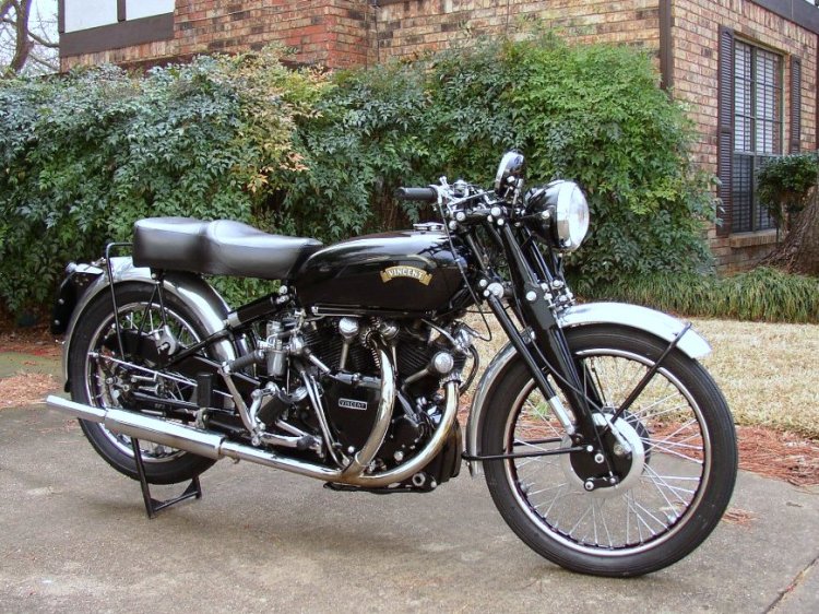 C As the 1000 Black Shadow Series C; certainly the most popular model, as it is the archetype of the Vincent: Shadow spec, Girdraulic fork and “The Vincent” logo. 1,469 Black Shadow were manufactured.
