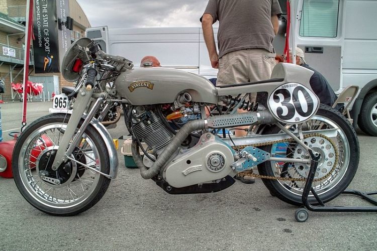 David Dunfey retired his Grey Flash to restore it stock but develop a beautiful and competitive Comet racer. This bike was acquired by Randy Hofmann earlier in the winter and will be raced by him in 2014. Randy says that the bike is well developed and is pretty fast.